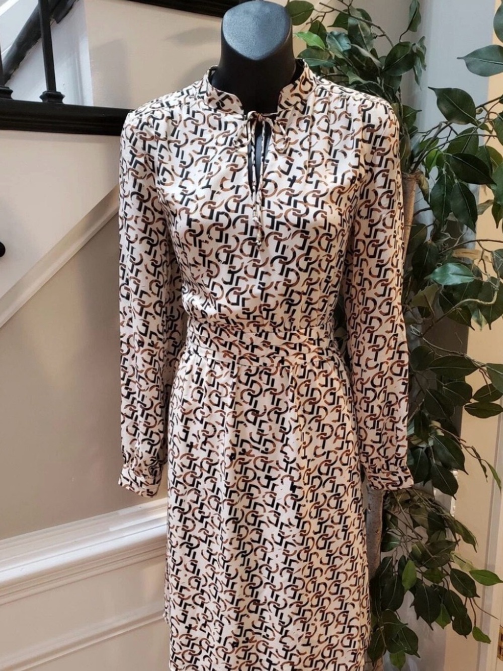 H&M Beige Long-Sleeve Printed Midi Dress